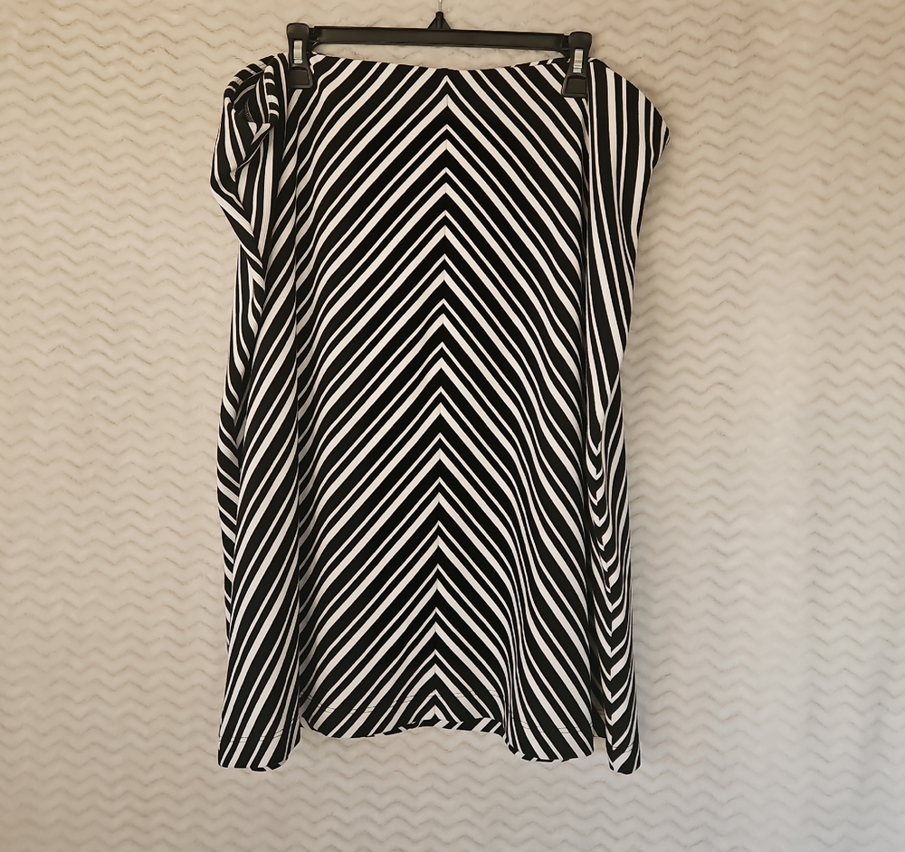 Liz Claiborne Plus Size Chic Black and White Striped Skirt.